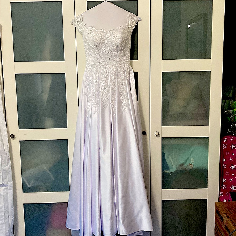 Wedding dress/Ball gown. Size 0